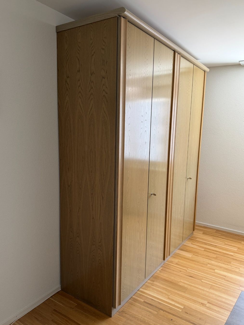 Schränke: Kleiderschrank – Gebraucht aus Kriens von Cinghiale26 1