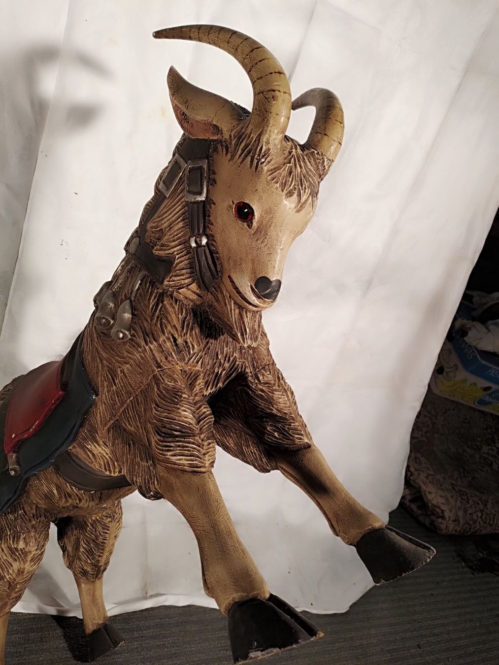 Sculptures & Statues: Antiker Karussell Steinbock geschnitzt – D'occasion à Rorschacherberg par snOOpydOg11 1