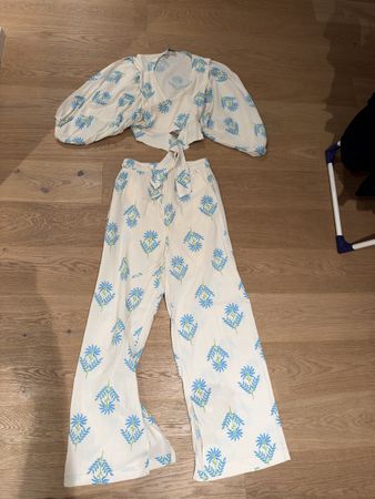 Nadise Set Zweiteiler weiss blau Blumenmuster Grösse 40