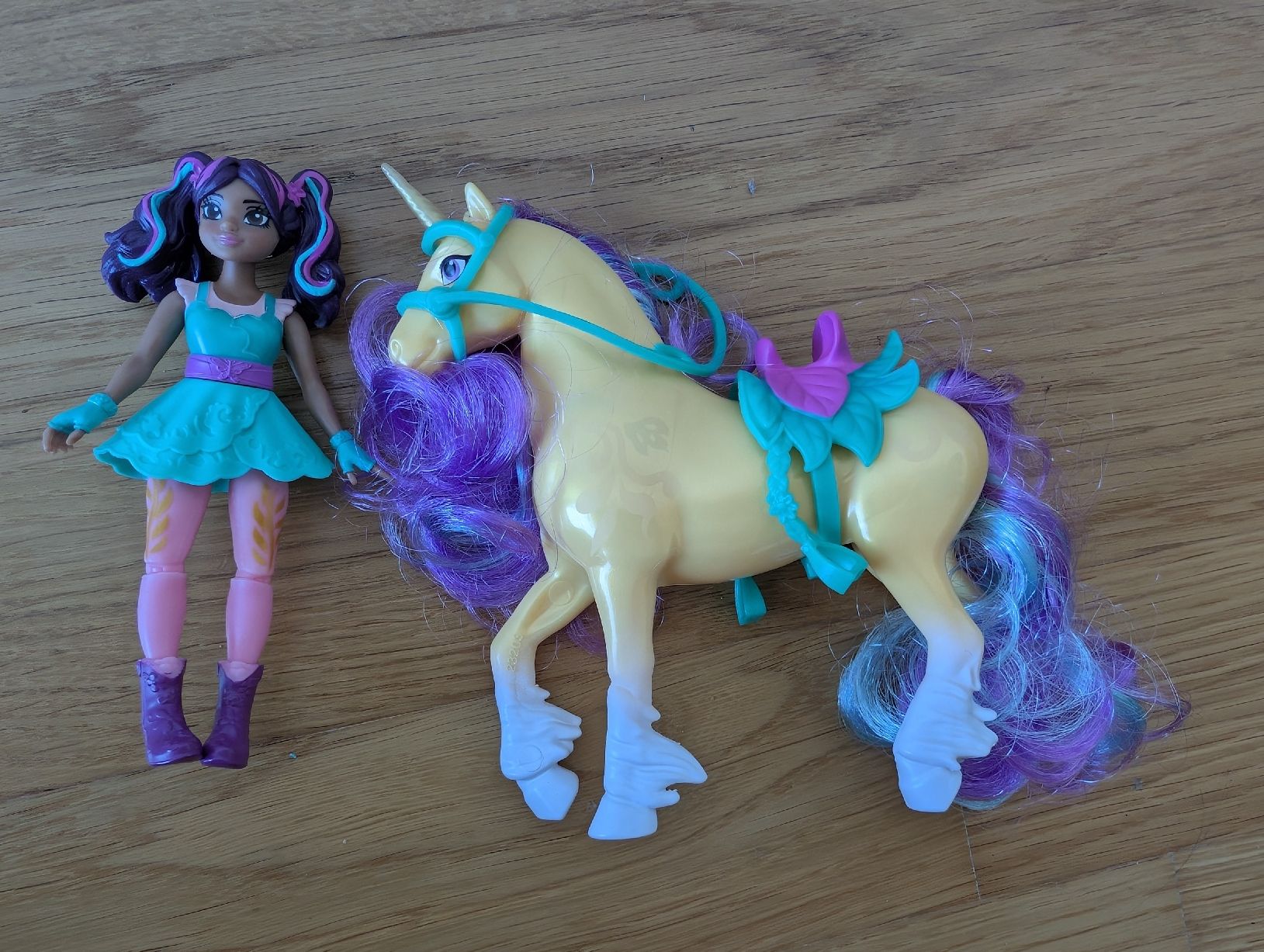 Spielzeuge: Unicorn Academy Ava, Leaf und Stall – Gebraucht aus Wädenswil von HummerZH 2