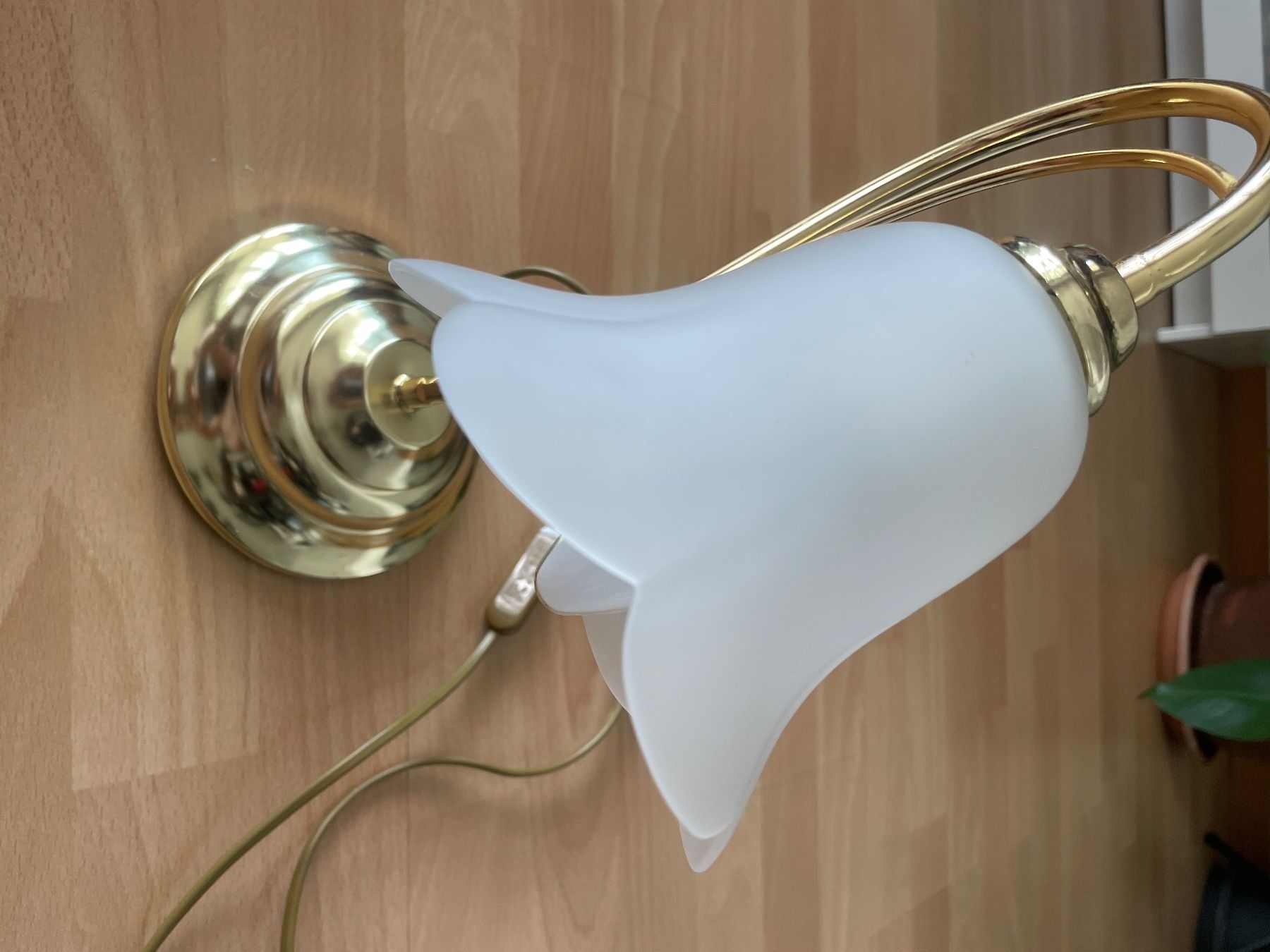 Lampen: Nachttischlampe mattiert Glas Blumenform – Gebraucht aus Uznach von nat_z9bb 2