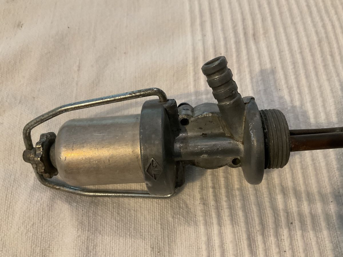 Vespa Tutti pezzi di ricambio per scooter: Benzinhahn Vespa 2 Takt, ohne Mutter – Usato da Mollis venduto da Tektit 1