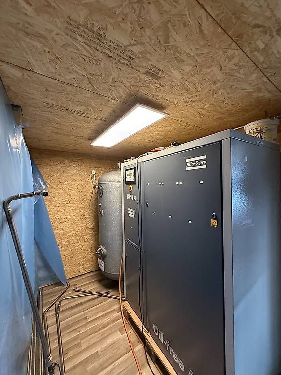 Atlas Copco Compressori: Atlas Copco Schraubenkompressor mit externem Luftkessel – Usato da Liestal venduto da Golf227