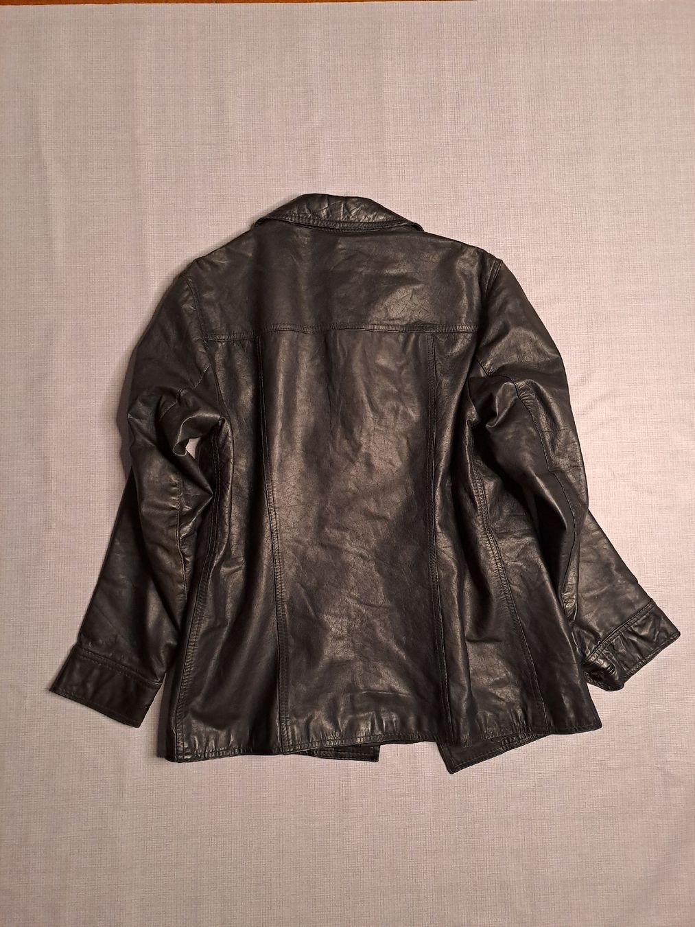 Giacche: Leder Jacke schöne linee – Usato da Capolago venduto da LA.BOTTEGA 2