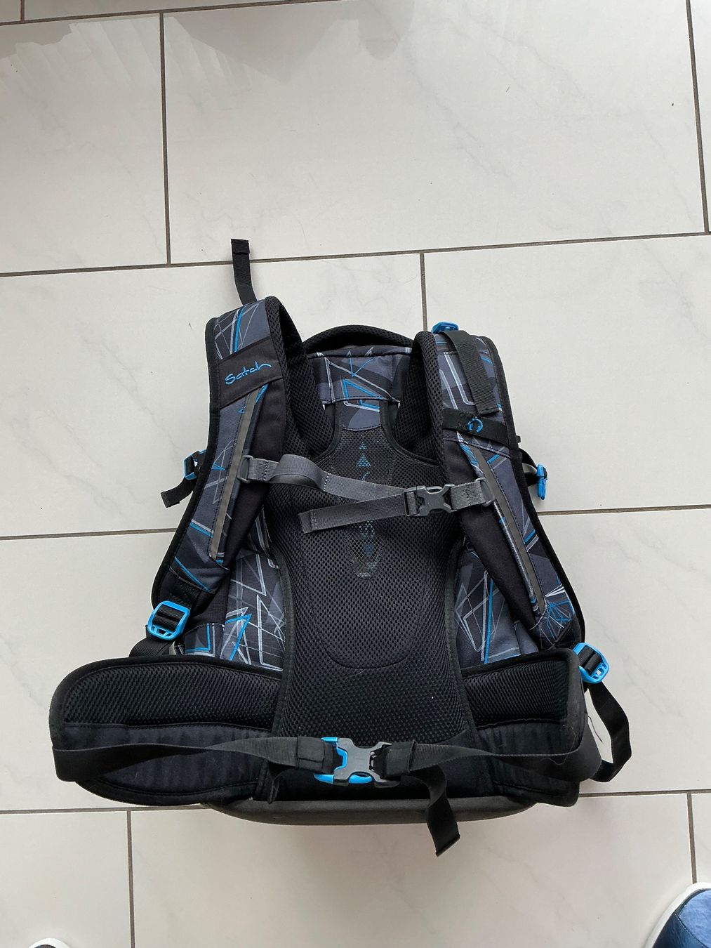 Satch Sacs & sacs à dos: Satch Schulrucksack mit Coolem Airbrush – D'occasion à Biel-Benken BL par Sahra1 2
