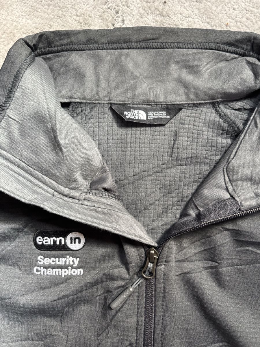 North Face Giacche: #5- Dunkelgraue Softshell Jacke Team Security Champion Gr.M – Usato da Aesch BL venduto da OgFits 1