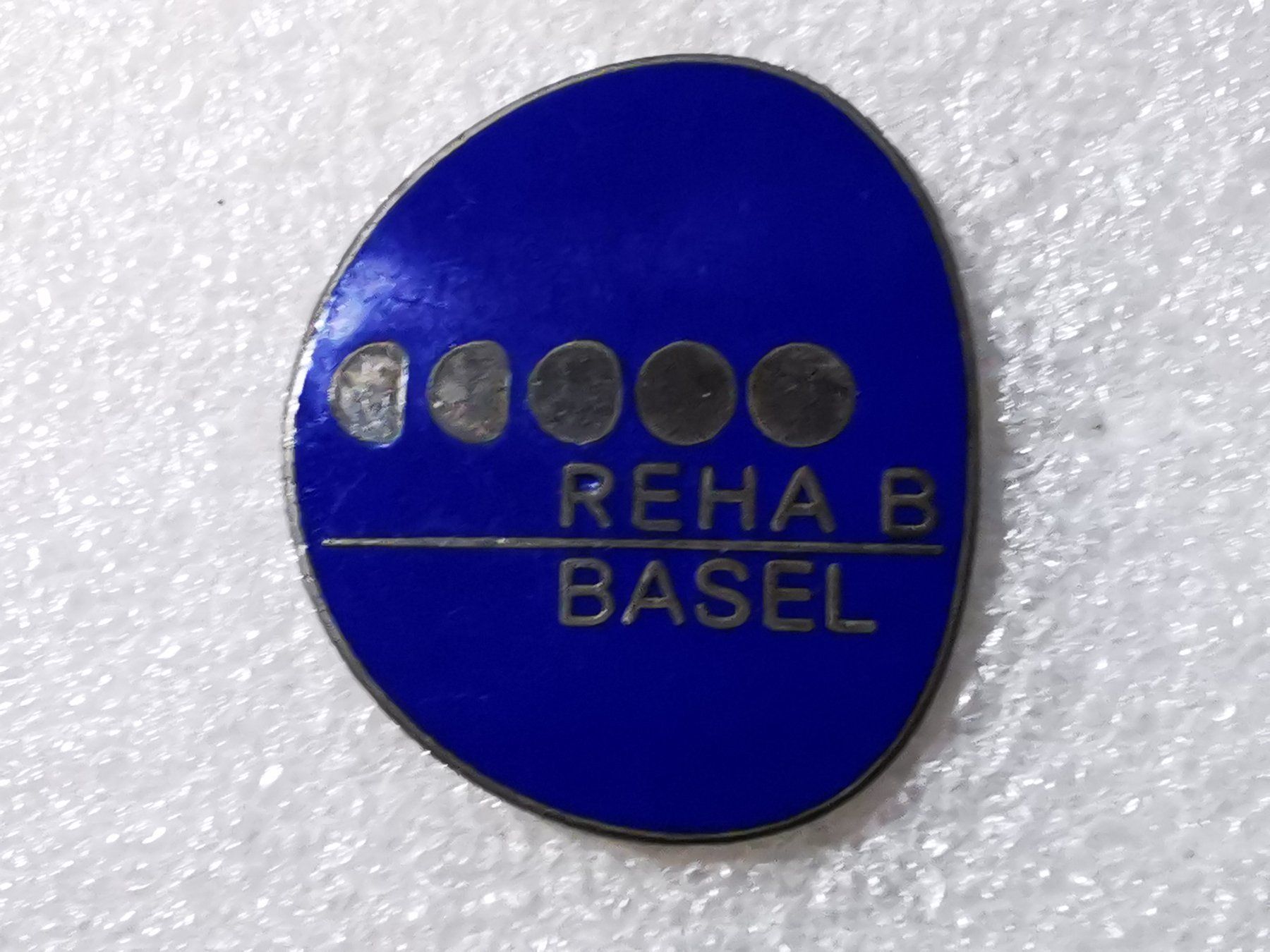 Plaketten & Abzeichen: Ansteckpin 35: Reha B Basel – Gebraucht aus Oppligen von Pin-Fall-Shop