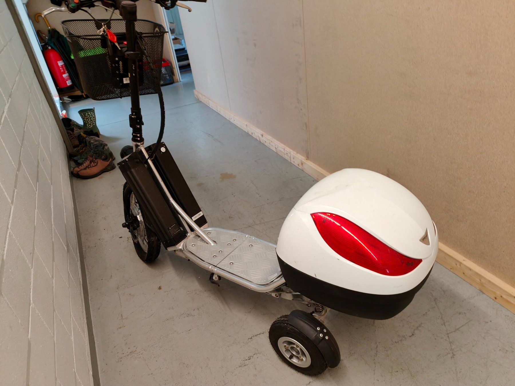 Veicoli elettrici: E-Scooter 3-rädig mit Zubehör – Usato da Ballwil venduto da Phippu9 2