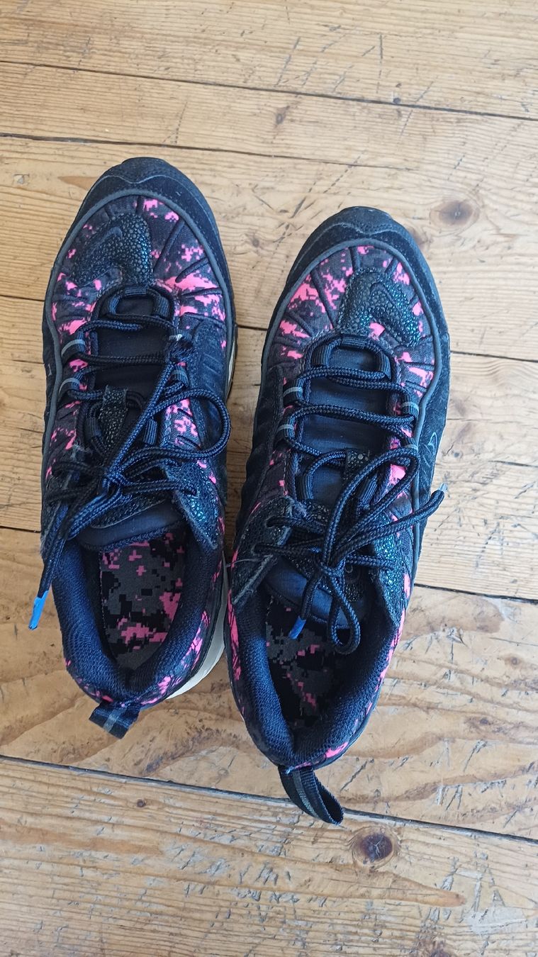 Herrenschuhe: Nike Air Max 98 Pixel Rose – Gebraucht aus Vevey von Veveybien 1