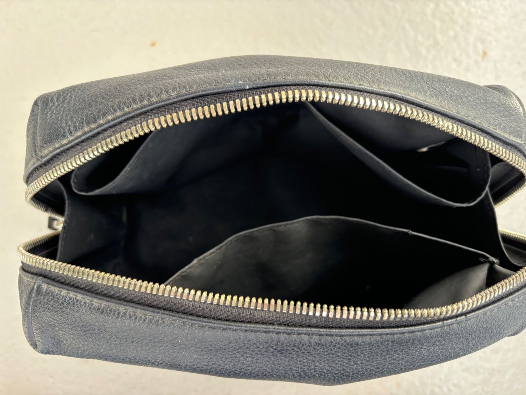 Porsche Custodie per cosmetici: Porsche Design Leather Toiletry Bag, Navy, VG Condition – Usato da Zollikon venduto da Ostendo 7