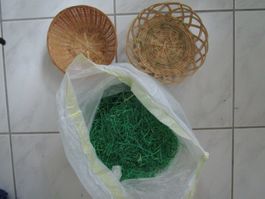 2 Osterkörbli und Gras