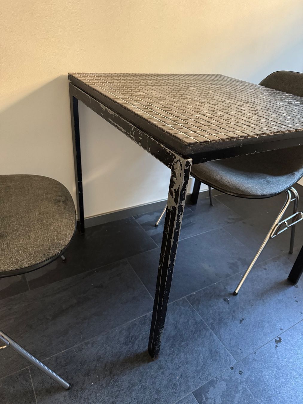 Ikea Tavoli: Tisch quadratisch Keramikplättchen – Usato da Biel/Bienne venduto da ray-ray 3