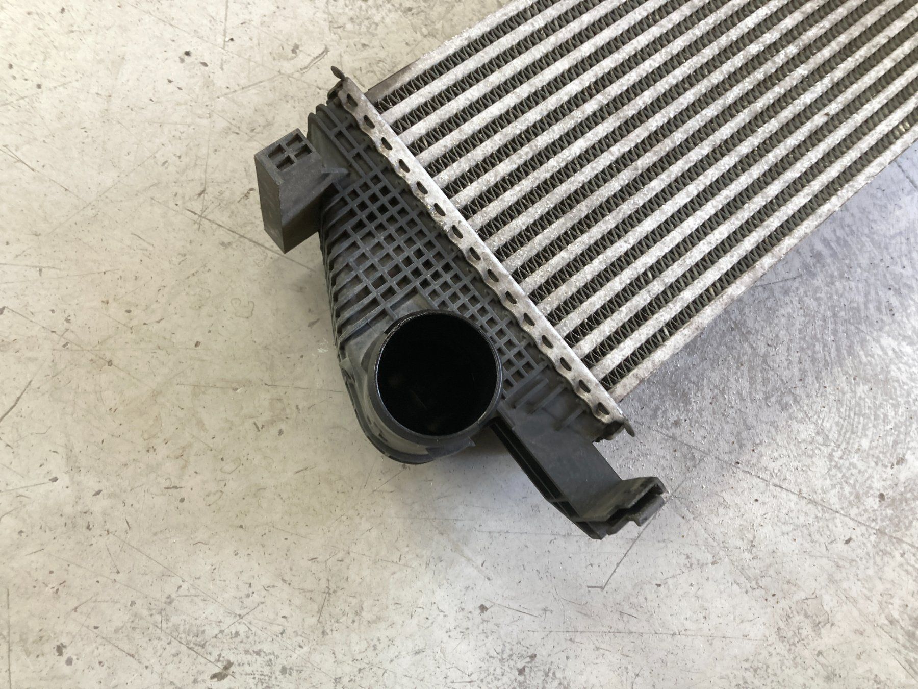Jeep Tutti pezzi di ricambio auto: Jeep Grand Cherokee 3.0 CRD Ladeluftkühler – Usato da Cham venduto da WB2223 2