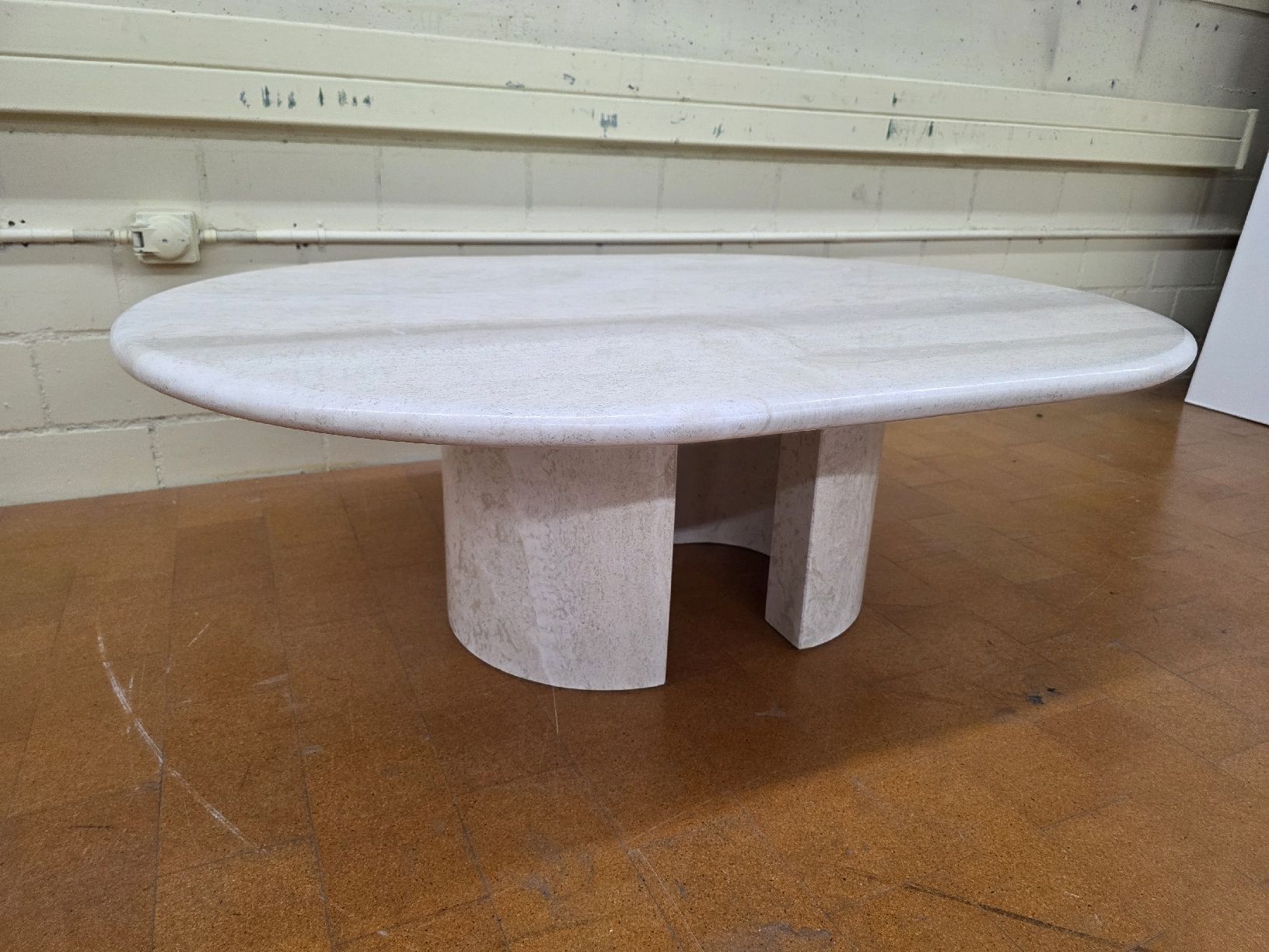 Tische: Designer Couchtisch aus Travertin  – Gebraucht aus Lichtensteig von Polsterwerk