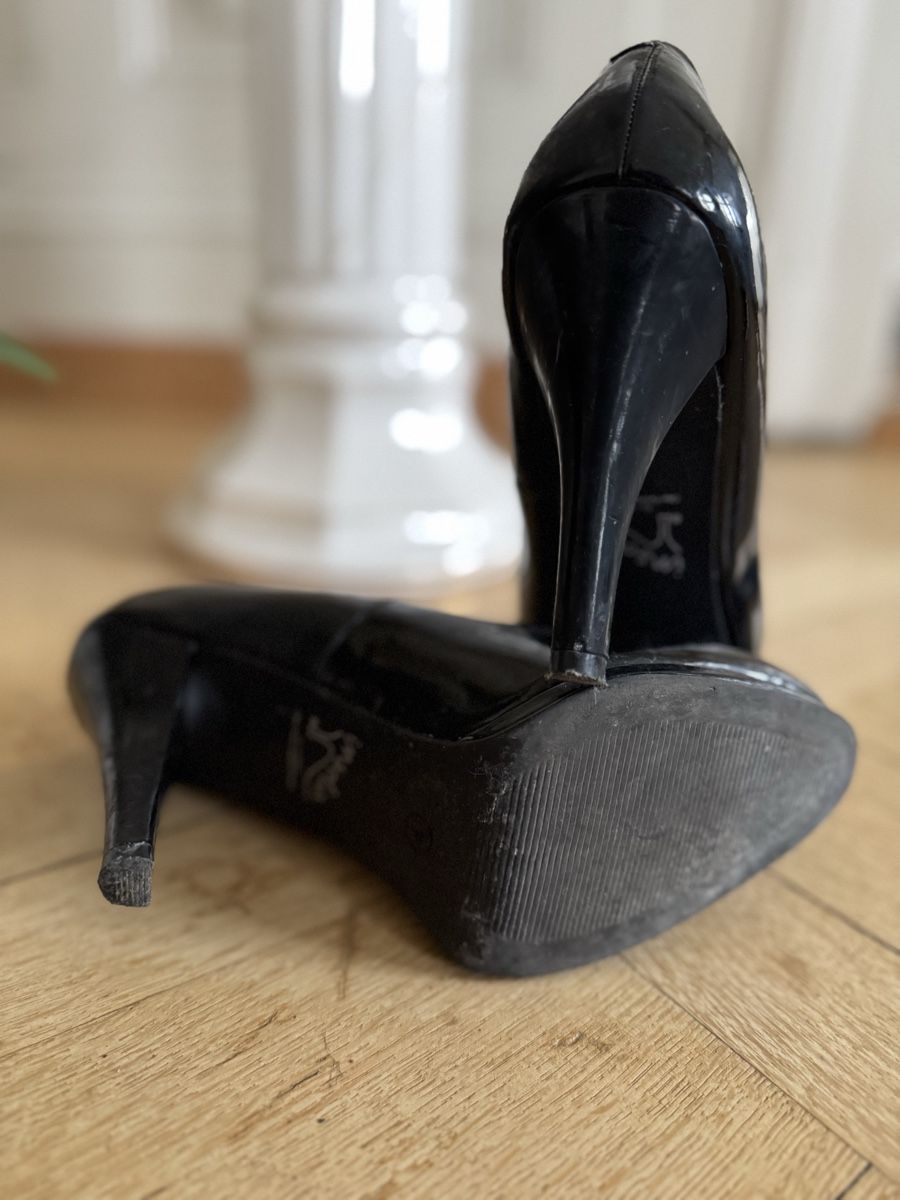 Damenschuhe: M&S Pumps (schwarz, Lack) – Gebraucht aus Bern von Jasminp90 1