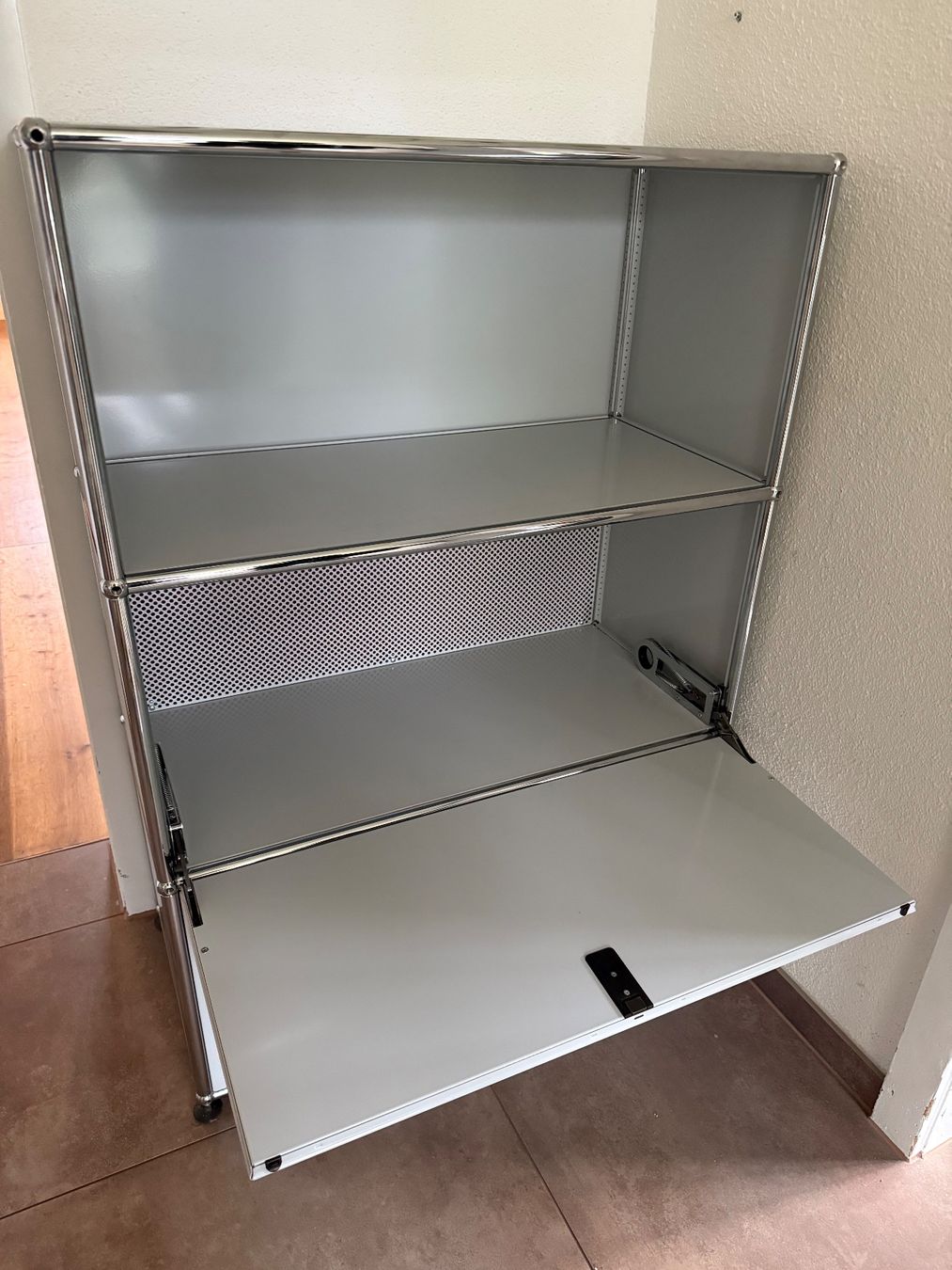 USM Scaffali: USM Haller Sideboard 1x3 Lichtgrau Q2 – Usato da Balsthal venduto da Designhaus.Schmitt 1