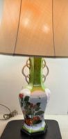 Schöne Tischlampe / Stehlampe im asiatischen Stil