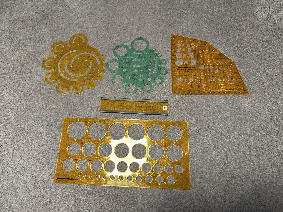 Schablonen: Zeichenschablonen Set – Gebraucht aus Schwende von weesli