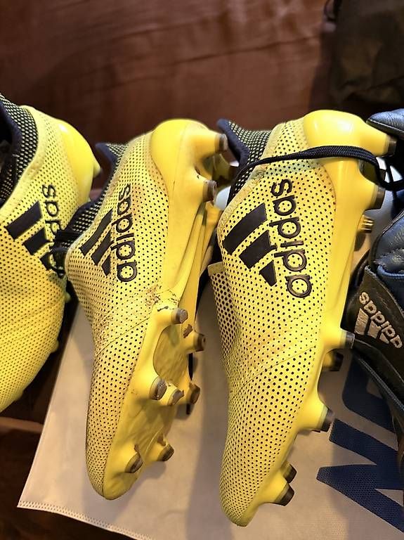 Scarpe per ragazzi: Chaussures de foot (36,5) – Usato da Lausanne venduto da Keegan23 4