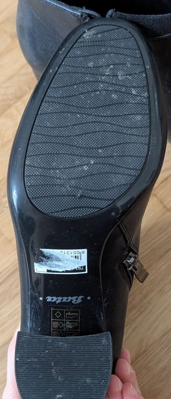 Chaussures femmes: Bata Stiefeletten schwarz Grösse 37  – D'occasion à Zürich par ch_527 1