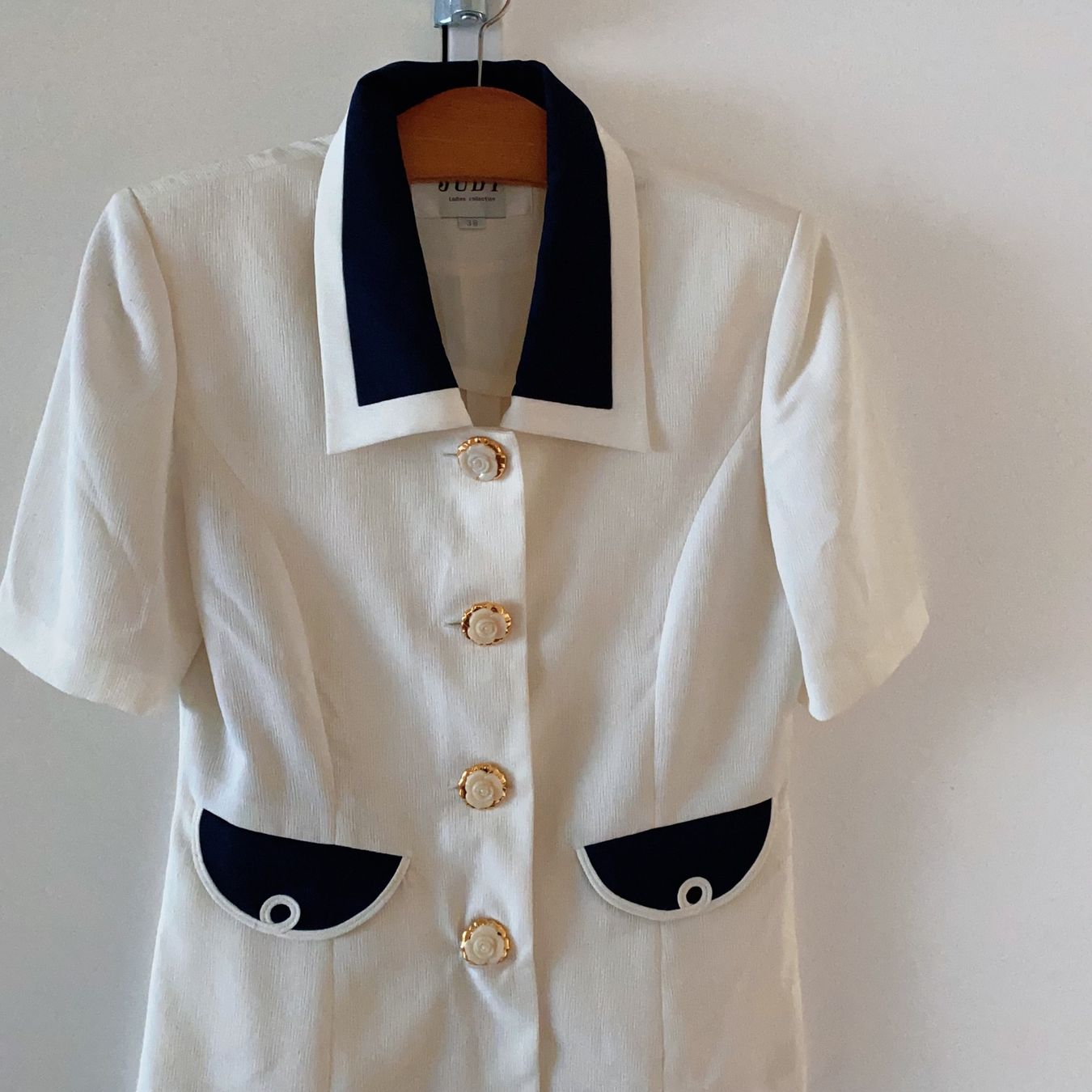 Camicette: Elegante Bluse mit Goldknöpfen, Grösse 38 – Nuovo e nell'imballaggio originale da Luzern venduto da Sommer_26 1