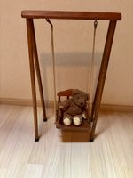 Holzschaukel mit Teddy antik