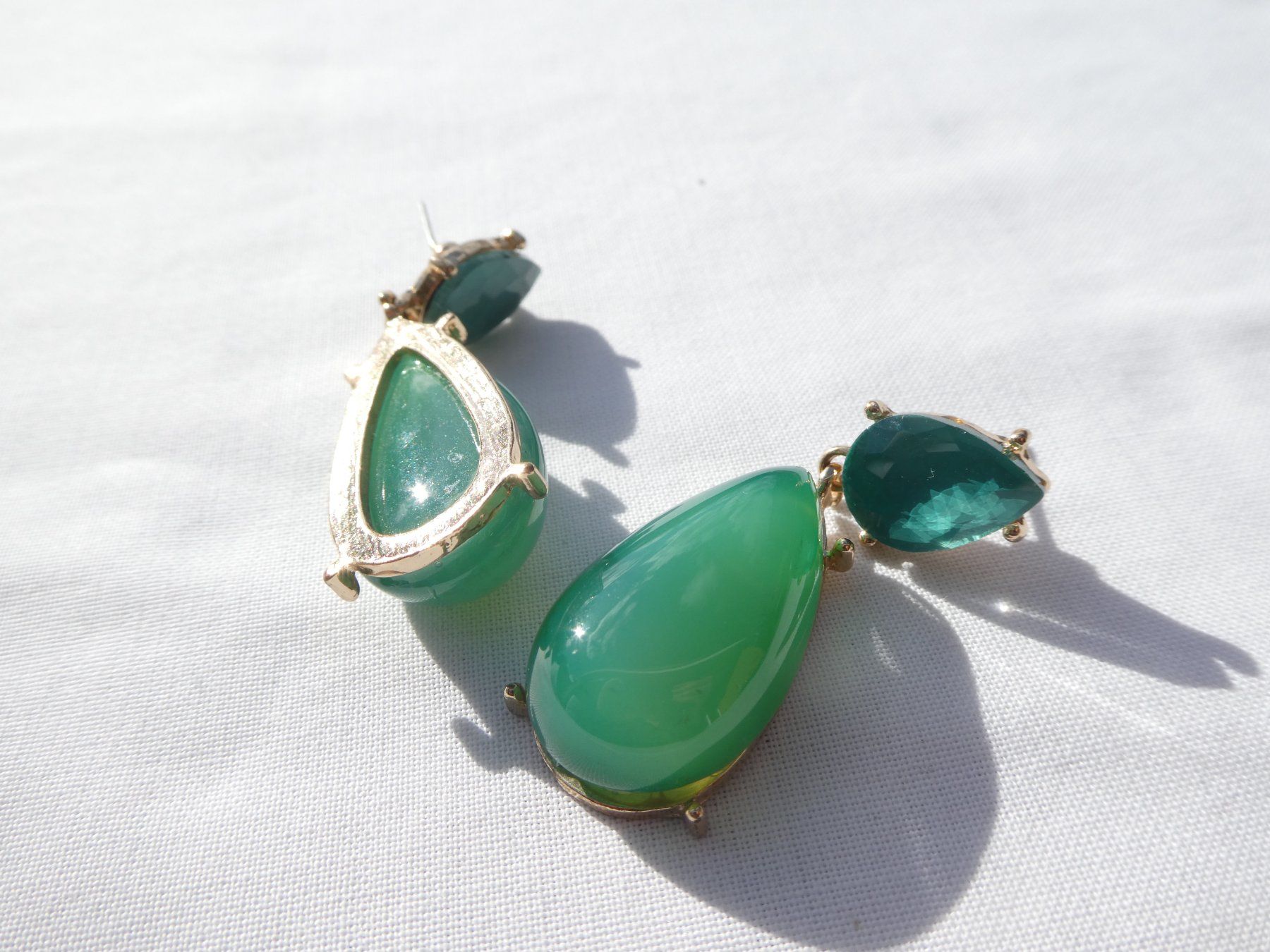 Orecchini pendenti & Orecchini a lobo: Grosse Ohrstecker mit grünen Glassteinen, Modeschmuck – Nuovo (secondo la descrizione) da Gattikon venduto da kaandooh 2