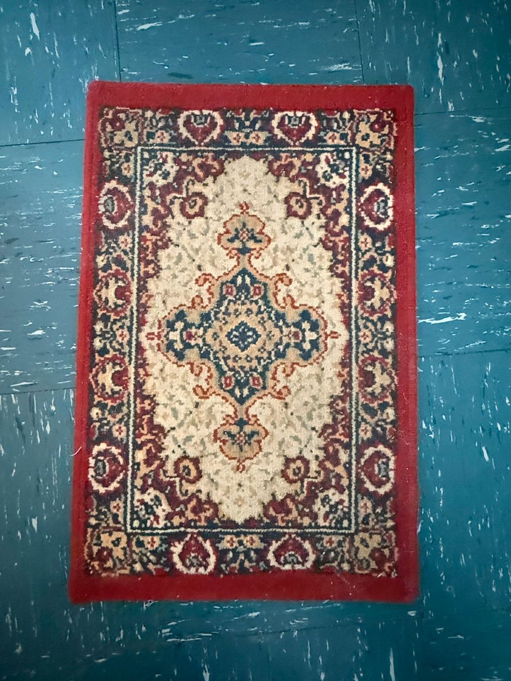 Tappeti: Dekorativer Teppich mit orientalischem Medaillon-Muster – Usato da Effretikon venduto da Betreibungsamt_Effi