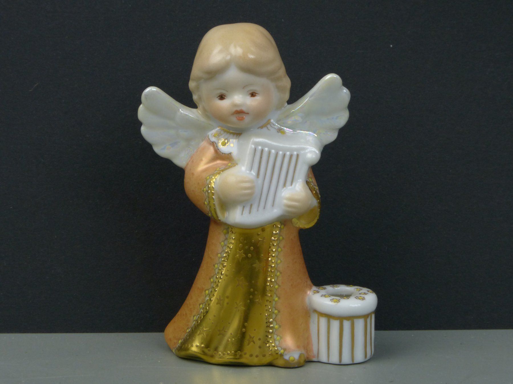 Statuette: Engel Figur Hand-bemalt Rotgoldfarbig – Usato da Rheineck venduto da amity