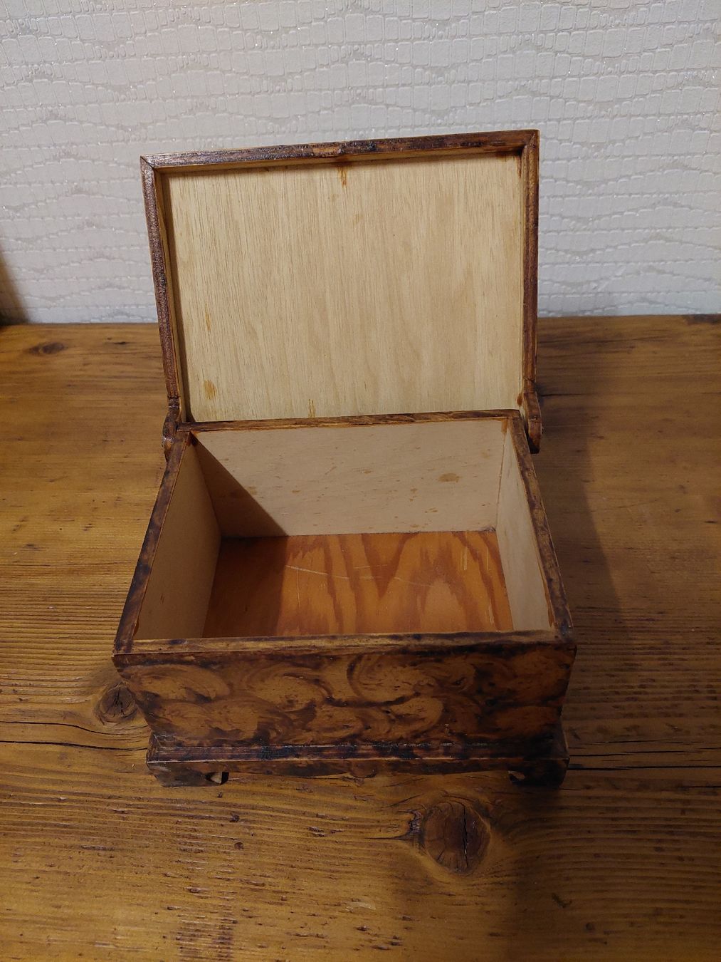 Cassapanche: Holzkästchen mit Klappdeckel braun gemustert gebraucht – Usato da Muttenz venduto da bea_mmf9 3