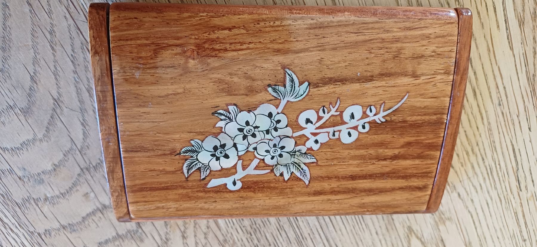 Articoli in legno: Schöne Holzbox mit Perlmut – Usato da Flawil venduto da Pinkmalibu 5
