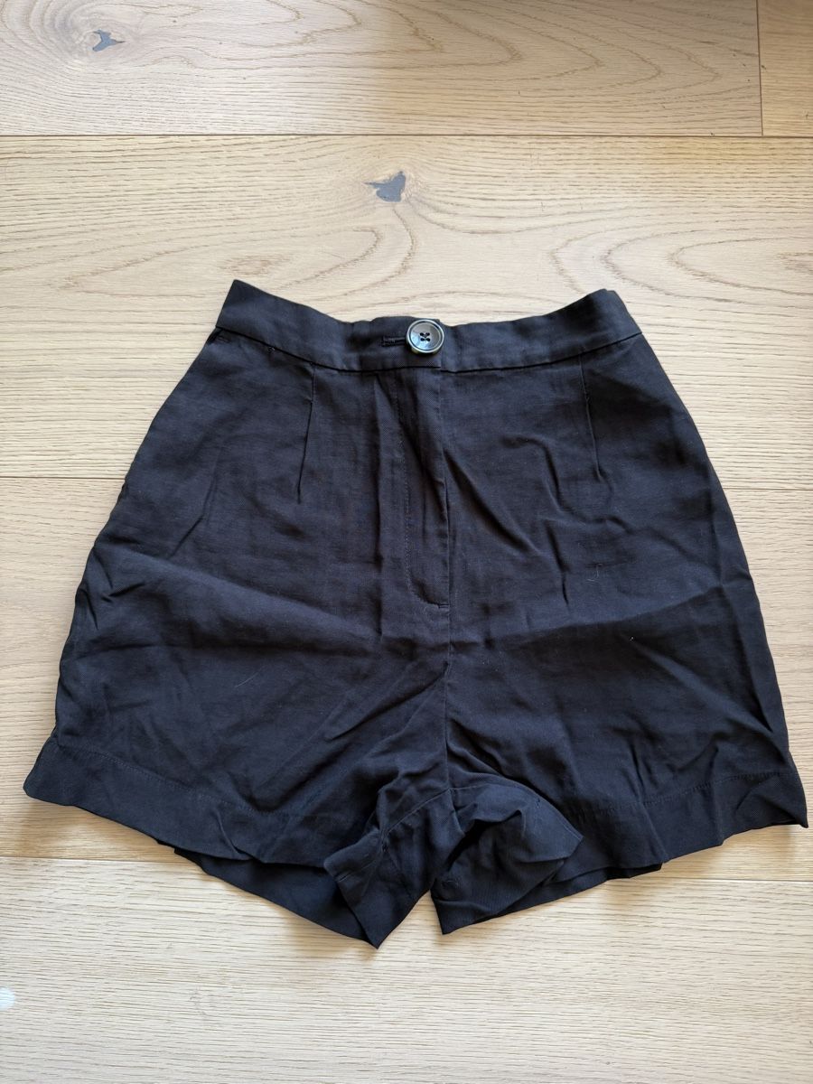 H&M Pantaloni: Kurze Stoffhose H&M – Usato da Solothurn venduto da BibiiBlocksberg