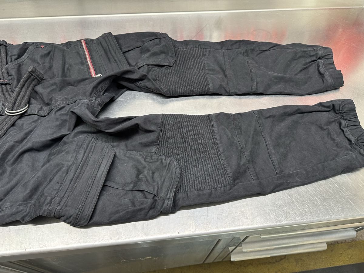 Pantaloni: Herren Cargo Hose schwarz – Usato da Schwende venduto da weesli 4