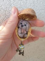 Handgefertigte Miniatur Hund ( circa 3 höhe)  Walnusschale