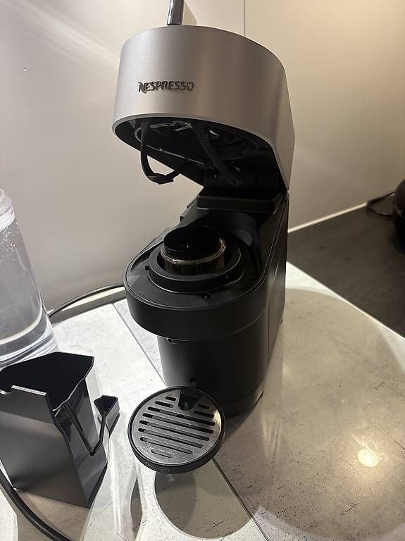 Nespresso Machines à café & Machines à expresso: Nespresso Vertuo Pop+ Deluxe – D'occasion à Hellikon par Miribiri97 2