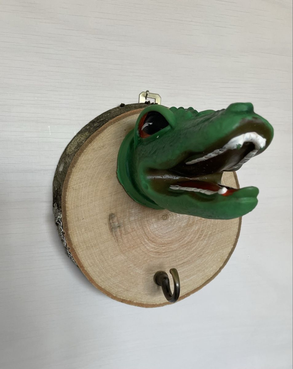 Guardaroba: Garderobe mit Kasperli Figur – Usato da Zürich venduto da Refereefair