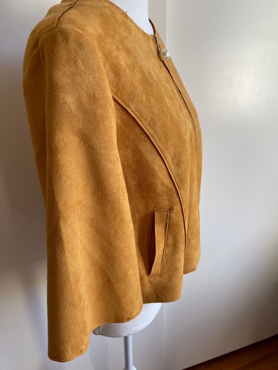 Giacche: Jacket jaune moutarde en daim synthétique – Usato da Sion venduto da edelweissse 1