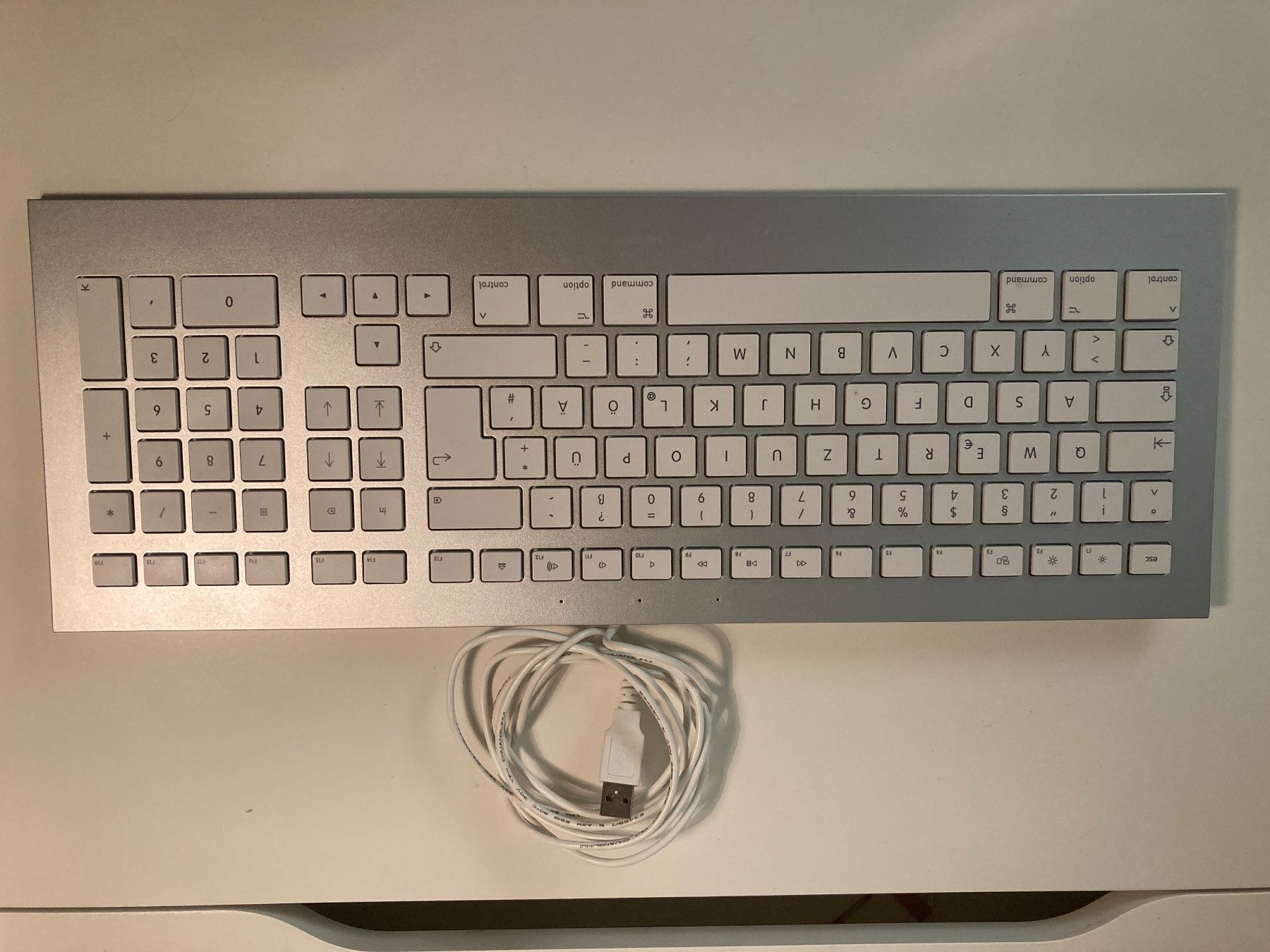 Apple Tastiere: Apple Keyboard Cherry STRAIT 3.0 Aluminium USB – Usato da Frasnacht venduto da Nagel8