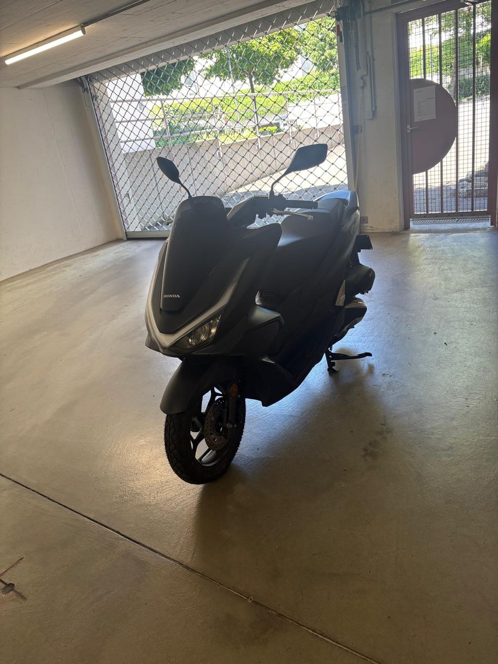 Honda Scooters: Honda PCX 125 – D'occasion à Baar par igo_tl9y