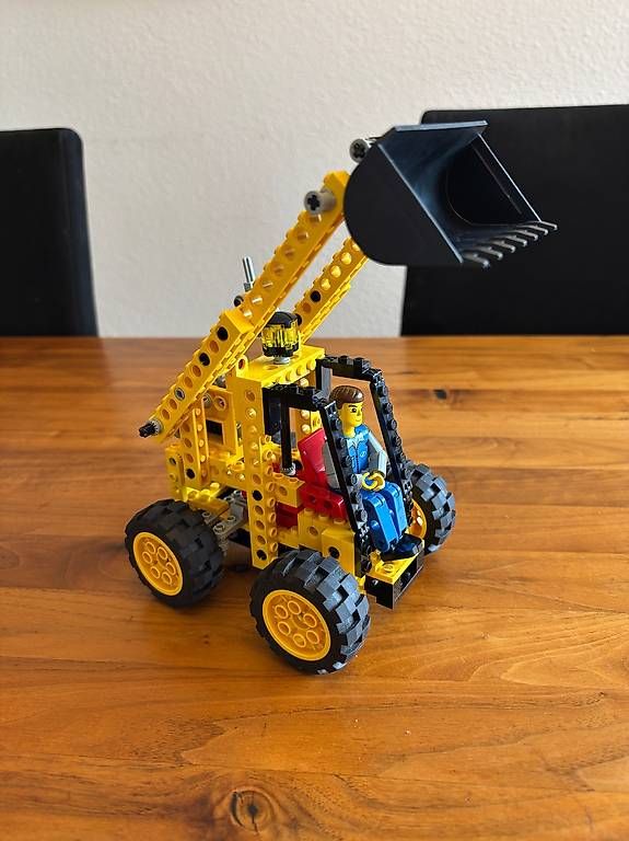 Kit di costruzioni: Lego Technic 8235 Front End Loader – Usato da Horw venduto da bar_5nkm