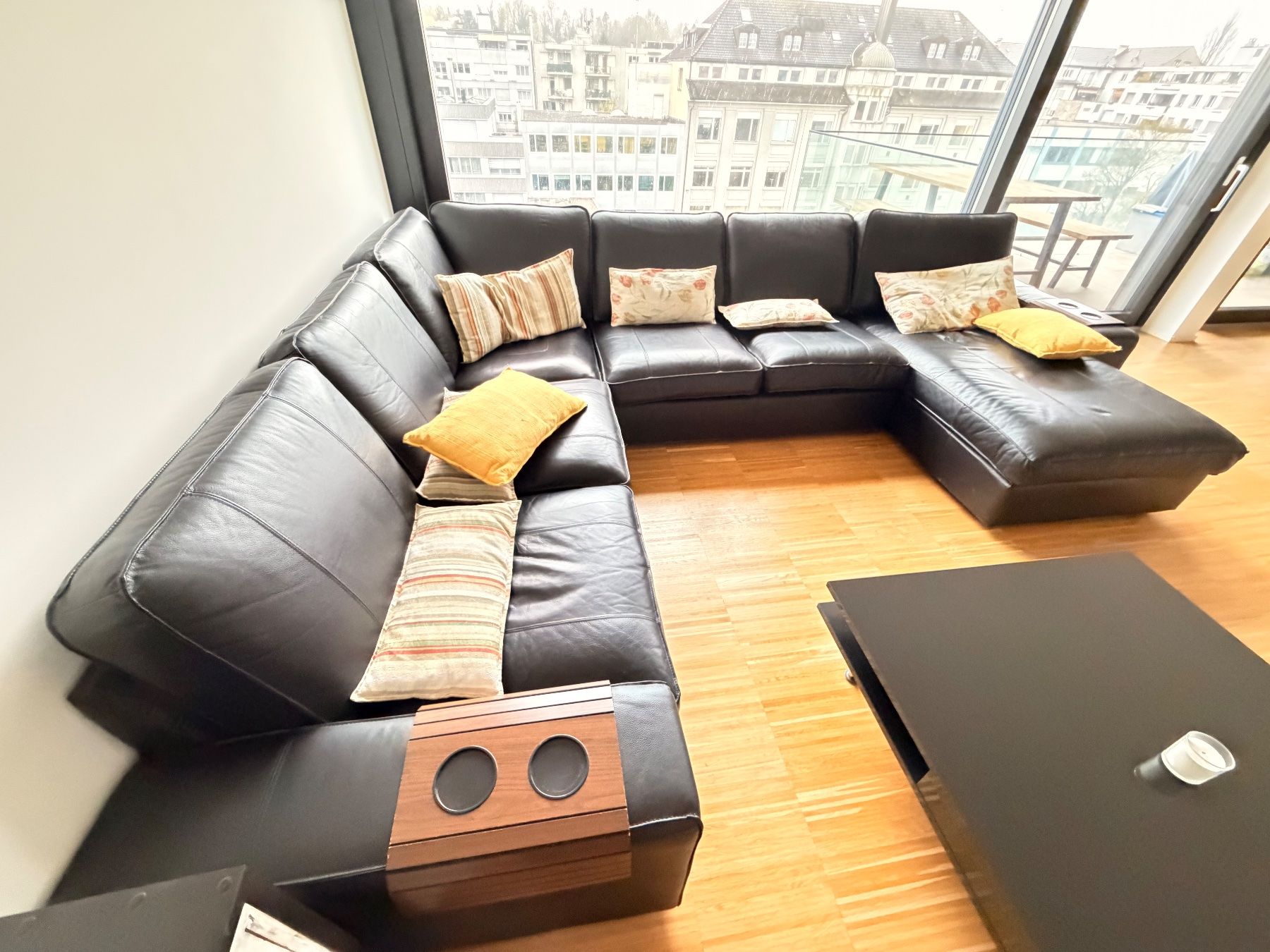 Ikea Divani: Schwarzes Ecksofa mit Ottomane, sehr bequem, Top Zustand – Usato da Basel venduto da fra_qkg6 1