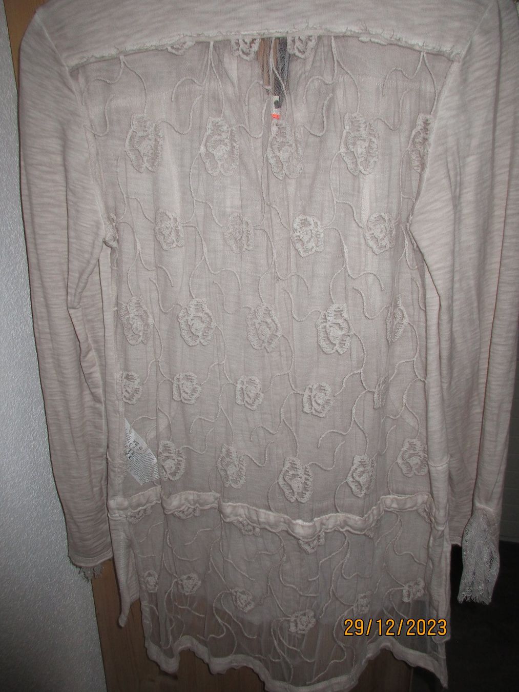 Bottega Veneta Camicette: Bottega Bluse wunderschön beige mit Spitzen M – Nuovo (secondo la descrizione) da Ottenbach venduto da Claurin 3