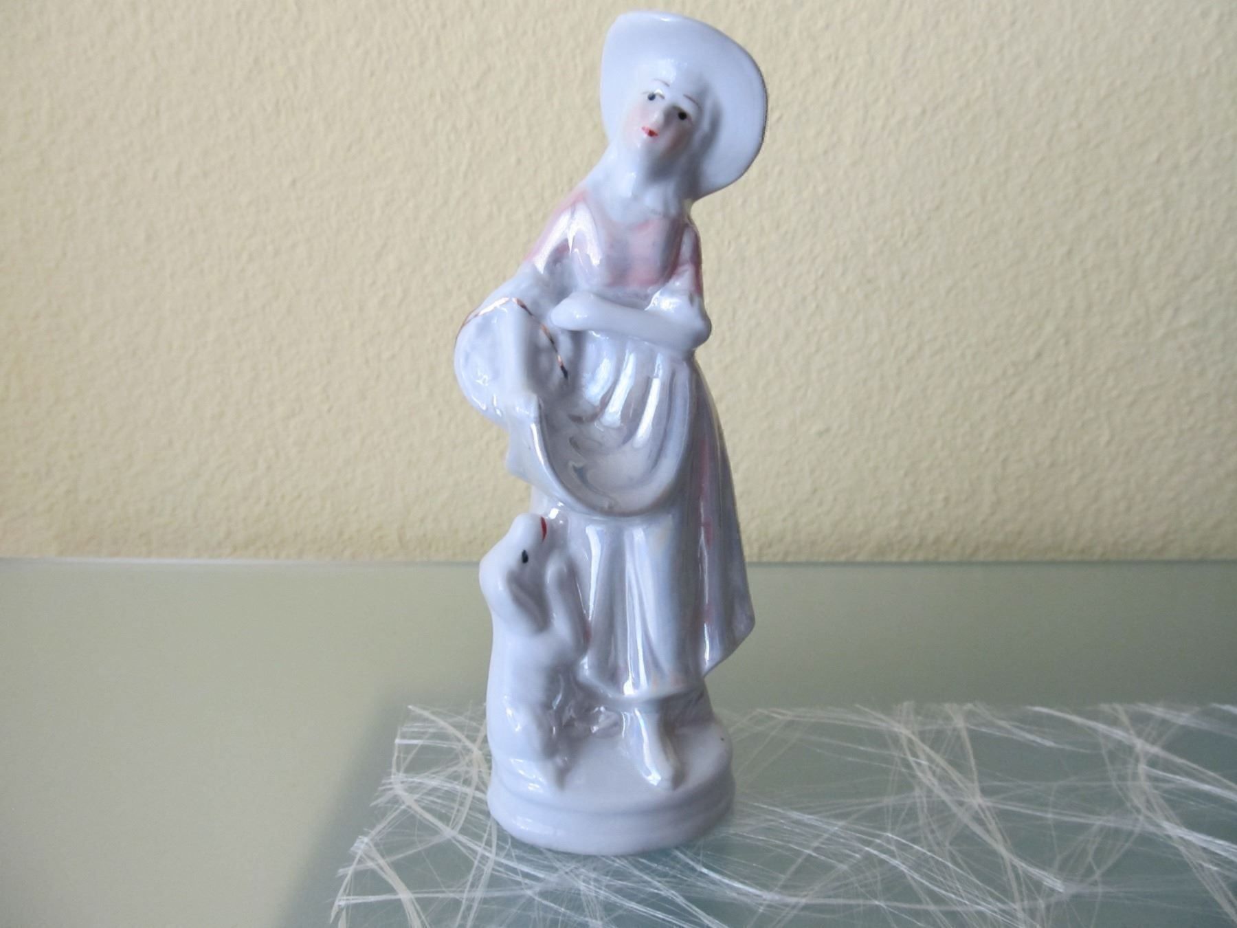 Figurines: Mädchen mit Hund – D'occasion à Obfelden par miau68