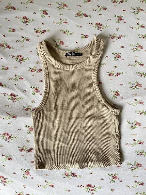 Top: Zara top – Usato da Baden venduto da sab_5dkw 1