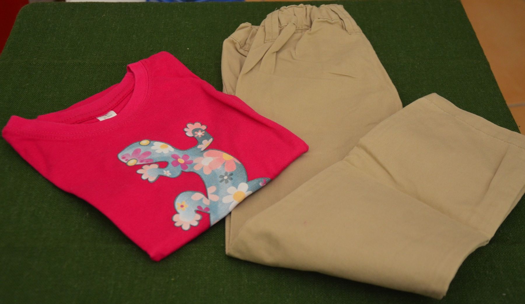 Lotti & Set di vestiti: TAILLE 98-104 – Usato da Chiasso venduto da Dolly015