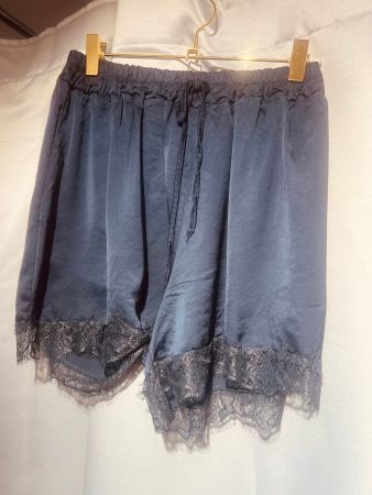*SALE* Leichte Shorts mit Seide