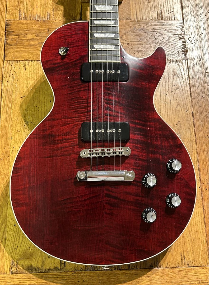Gibson Strumenti musicali: Gibson Les Paul Classic Player Plus Satin Wine Red P90 – Usato da Bergdietikon venduto da SoundFactory