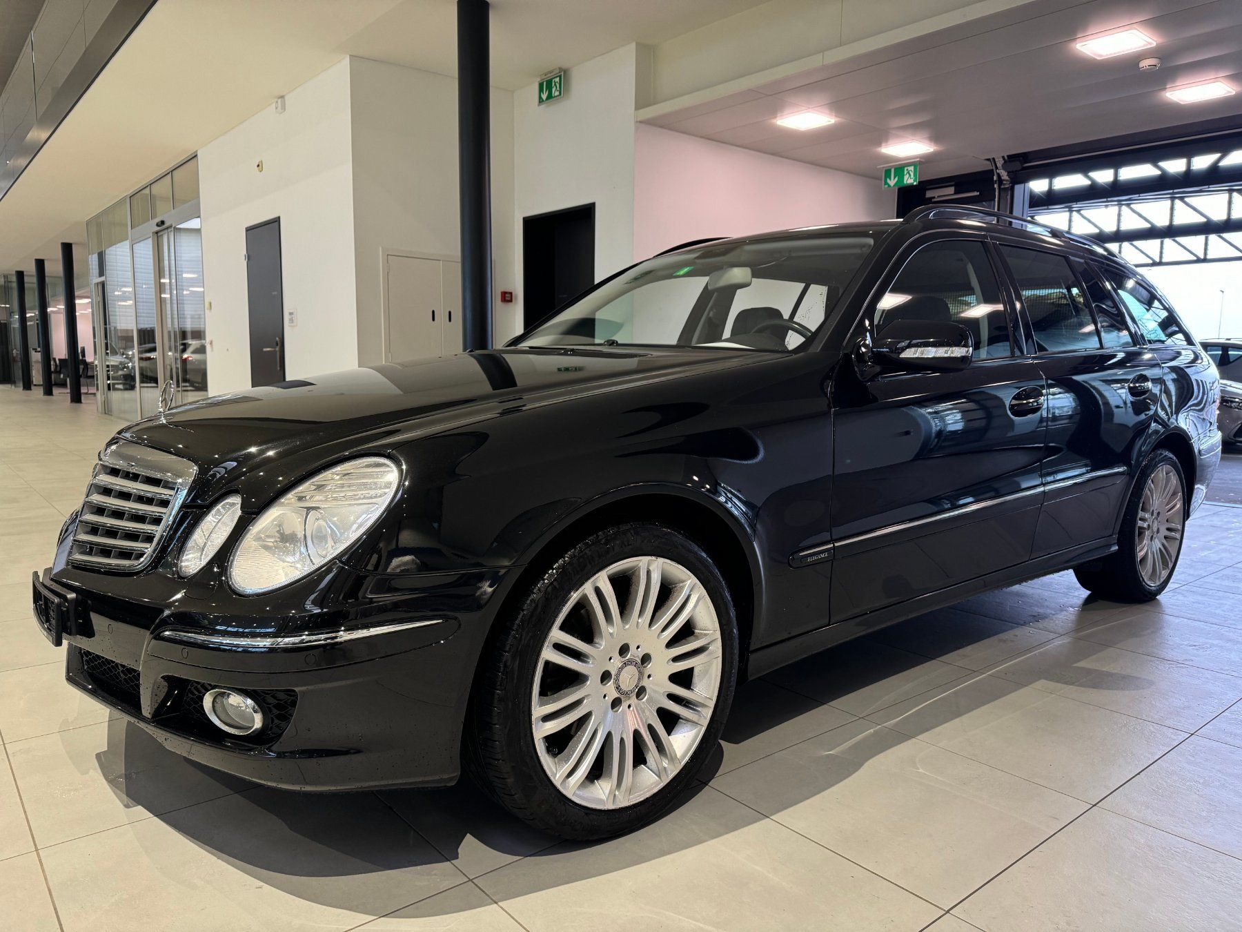 Mercedes-Benz Autos: Mercedes-Benz E 350 Elégance 4Matic – Gebraucht aus St. Gallen von