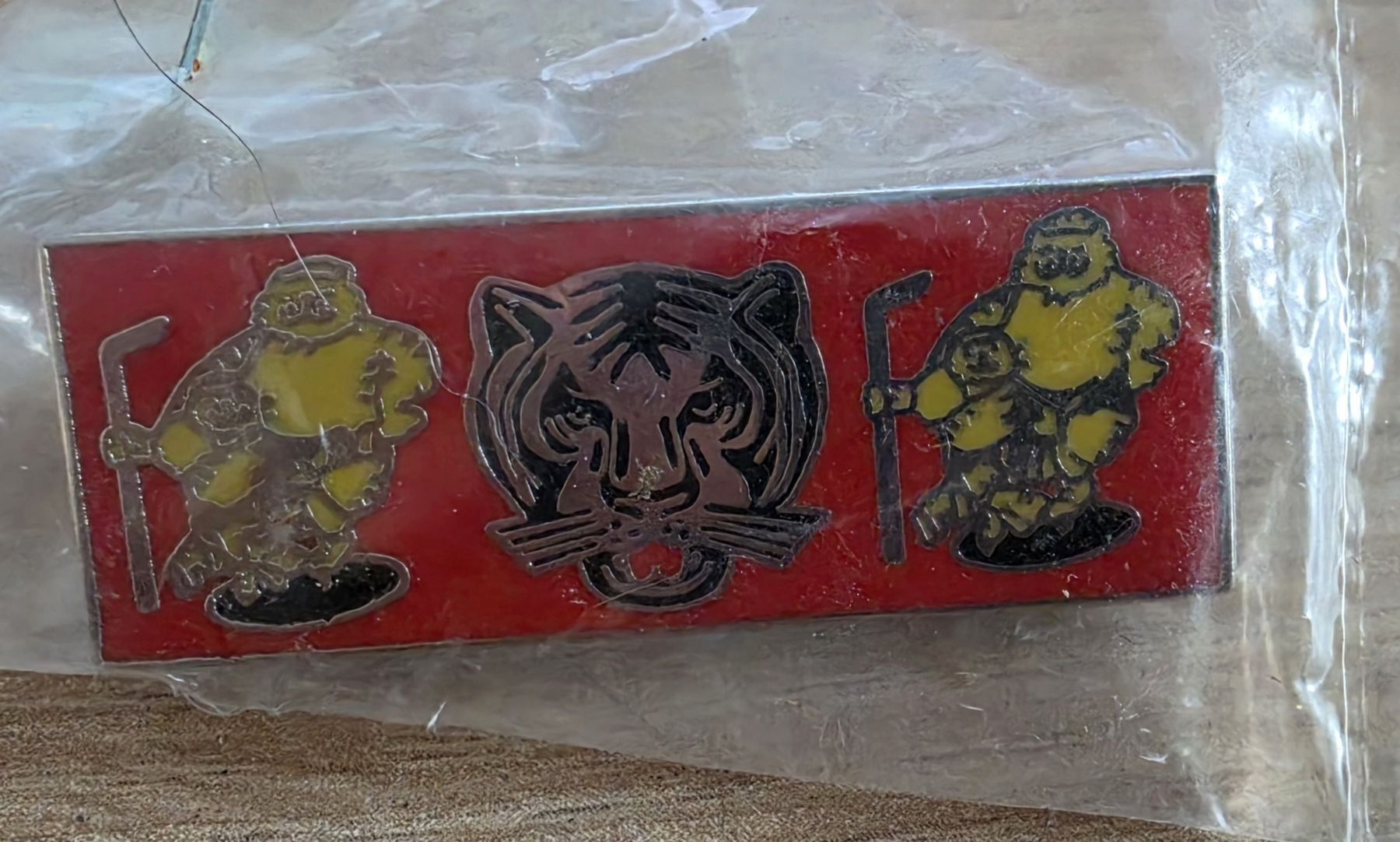 Spille & Fermagli: Altes SCLTigers Pin – Usato da Burgdorf venduto da Photofan58
