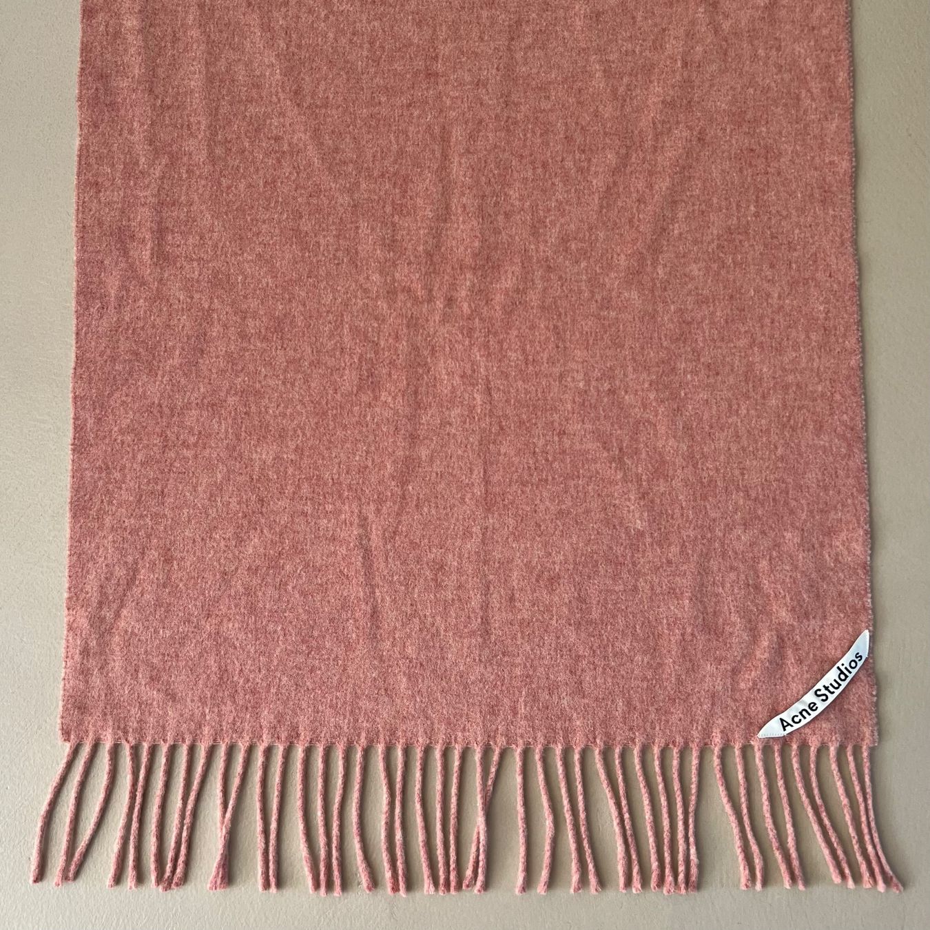 Acne Studios Foulards & écharpes: ACNE STUDIOS Schal 💗 – D'occasion à Zürich par ClosetQueen 6